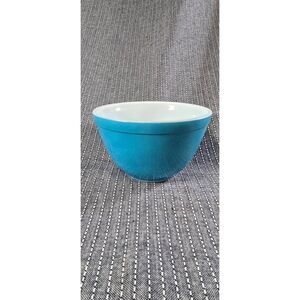 VIntage Pyrex Primary Colors mixing bowl in blue Model 401